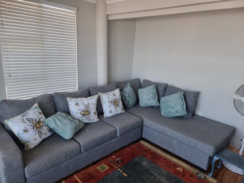 To Let 6 Bedroom Property for Rent in Outeniqua Strand Western Cape
